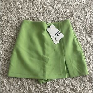 Zara NWT Green skort